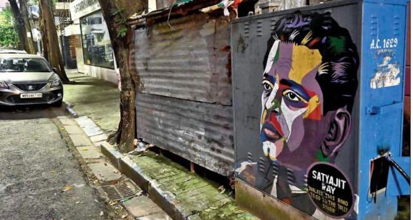 Art on a transformer in Mudiali depicts Satyajit Ray, who lived in the area